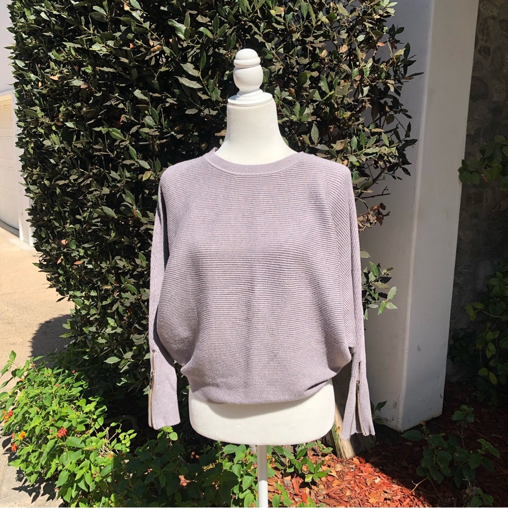Ribbed gray sweater